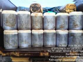 Rute Riau-Jambi Terputus, Polisi Amankan Ribuan Liter Solar Subsidi