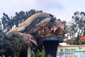 Perbaikan Tugu Ikan Selais Pekanbaru Butuh Waktu Lama, Simak di Sini!