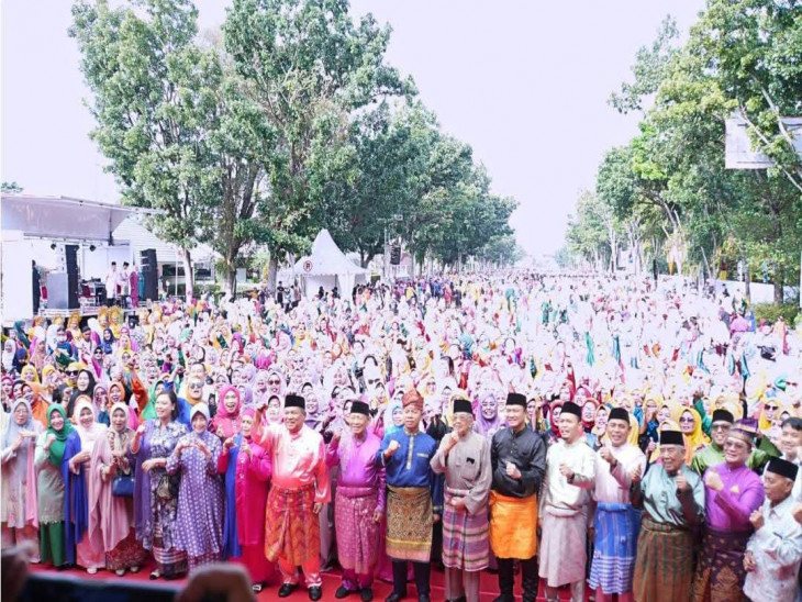 Torehkan Rekor Dunia, 6.000 Penari Zapin Massal BKOW Riau Guncang Pekanbaru