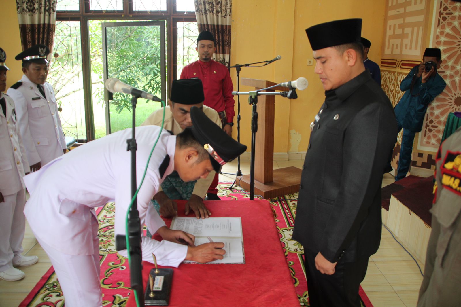 Camat Bantan Minta Penjabat Kades yang Baru Dilantik Bergerak Cepat Layani Masyarakat