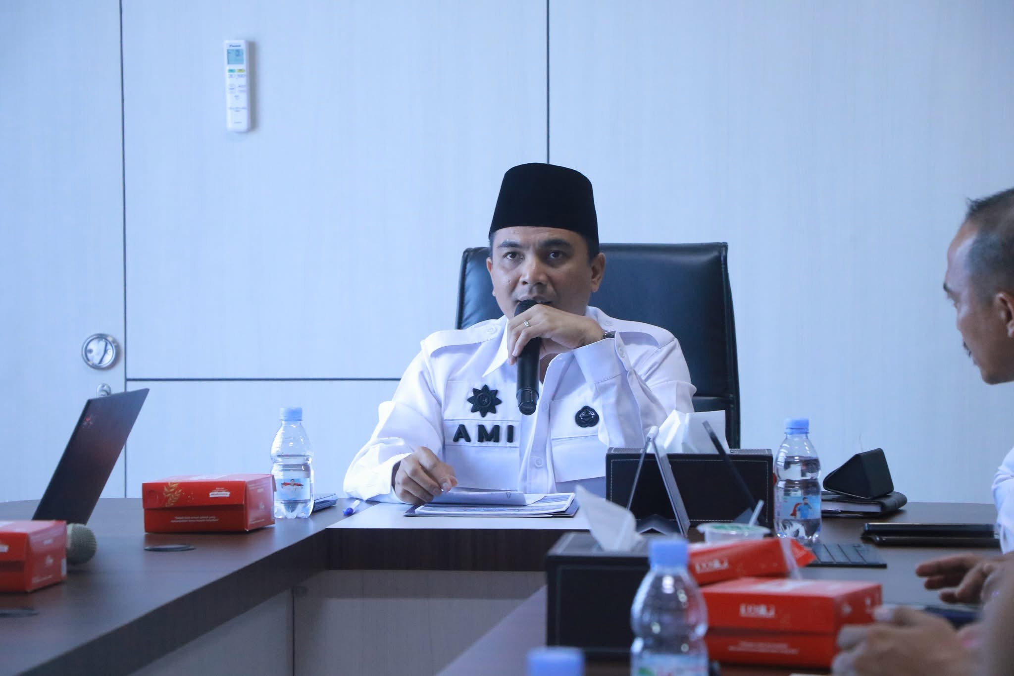 Pj Sekda Pimpin Rapat Finalisasi Peta Jalan Elektrifikasi Transportasi Publik di Pekanbaru