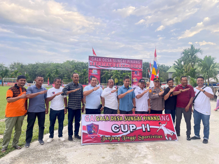 Buka Secara Resmi Open Turnamen Gala Desa Sungai Pinang Cup II, Pj Sekda Kampar Ingatkan Untuk meningkatkan Persaudaraan dan Silaturahmi tetap dijaga.