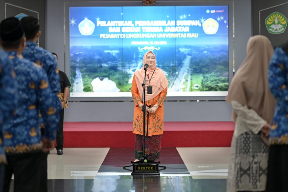 Lantik 60 ASN di Lingkungan Kampus UNRI, Rektor: Berikan Pelayanan Terbaik