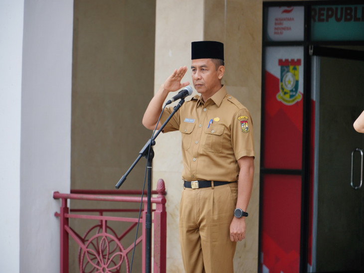 Pimpin Apel Gabungan, Pj Sekda Kampar Mengajak ASN, THL Untuk Menjunjung Tinggi Nilai Baik Dalam Melaksanakan Tugas Dengan Kejujuran, Berintegritas, Efektif dan Efesien.