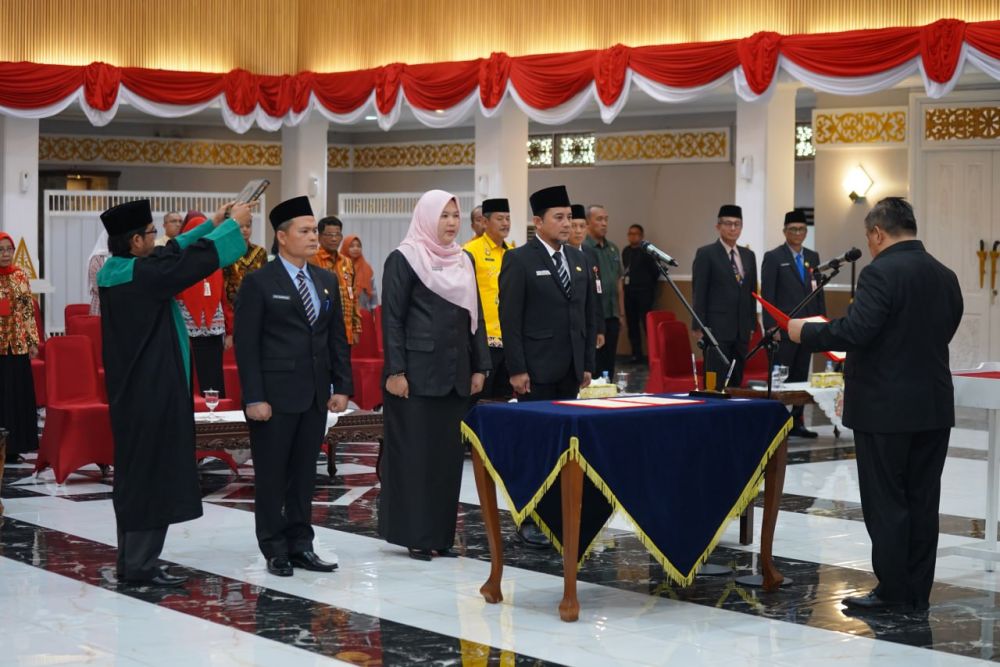 Lantiklah tiga pejabat tinggi pratama dan penjabat gubernur sementara dengan pesan untuk bekerja dengan sungguh-sungguh.