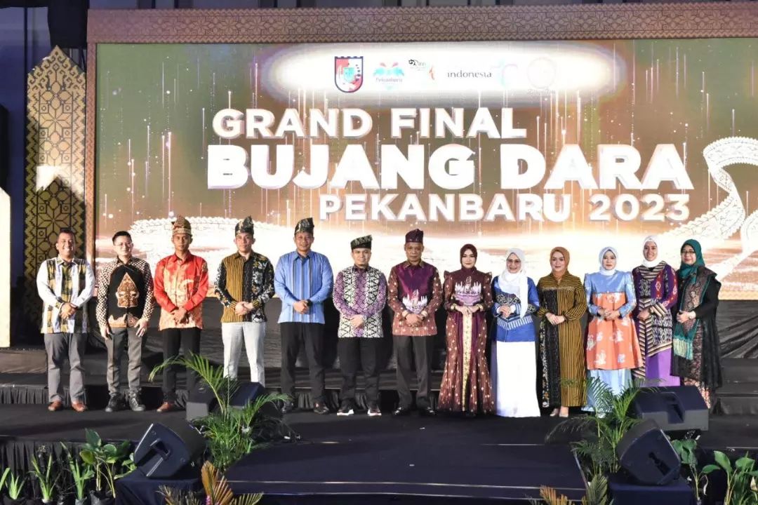 Ketua DPRD Kota Pekanbaru M Sabarudi Hadiri Malam Puncak Pemilihan Bujang Dara Pekanbaru 2023