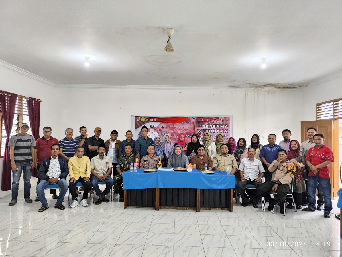 Camat Pekanbaru Kota Gelar Sosialisasi dan Pasang Spanduk Pilkada Damai 2024