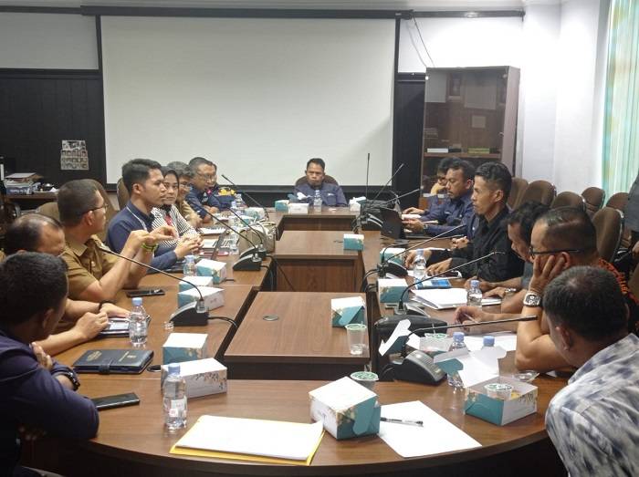 Komisi IV Panggil 4 Dinas, Telkomsel dan PLN, Bahas Kabel Provider Semrawut di Kota Pekanbaru